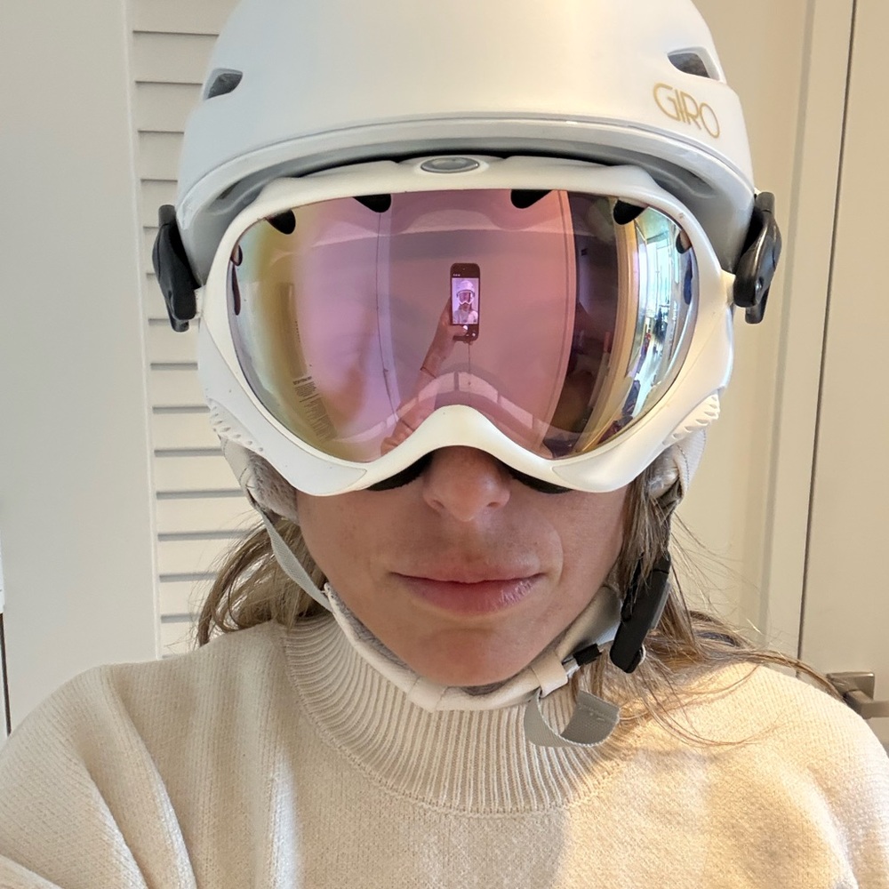 Giro Matte White Womens Ski/Snowboard Helmet - Picture 4 of 5